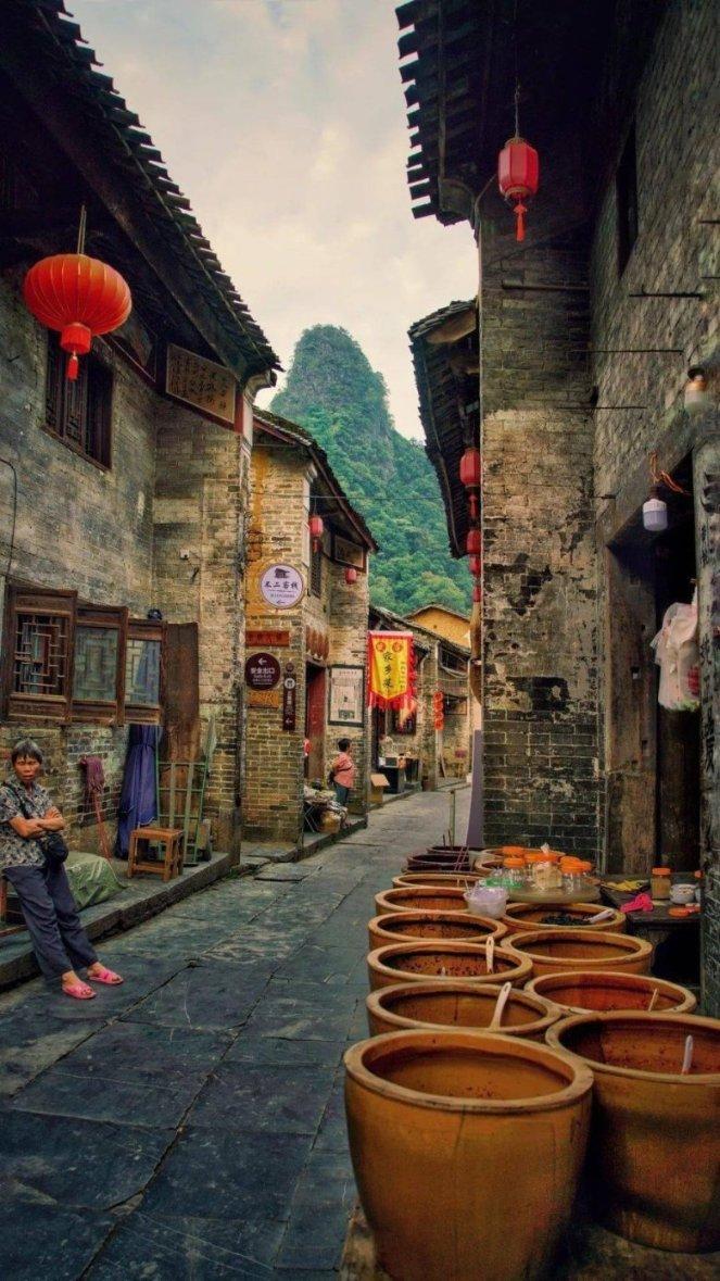 古怪巫师逃离村庄